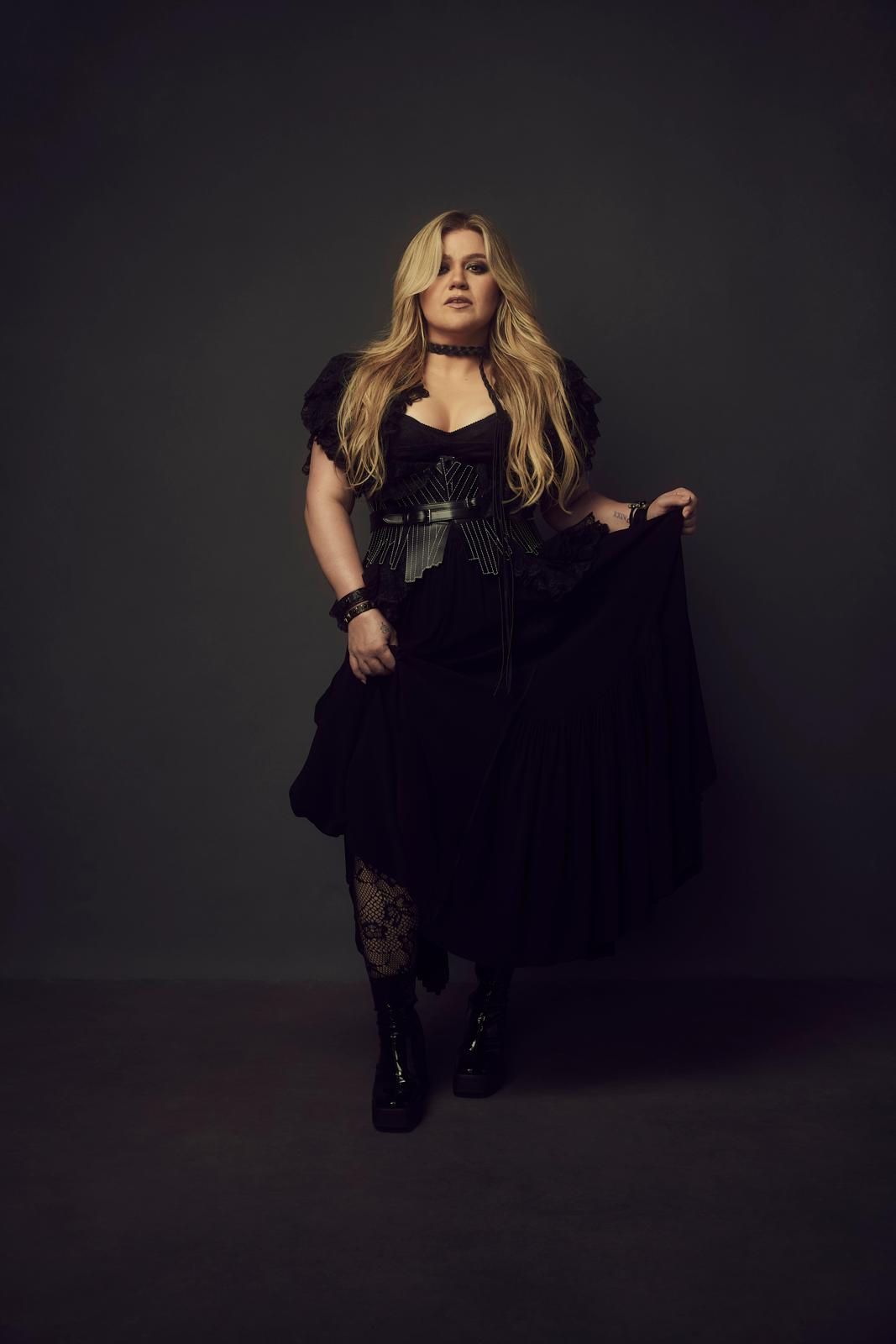 Kelly Clarkson veröffentlicht Doppelsingle "Mine" / "Me" und kündigt